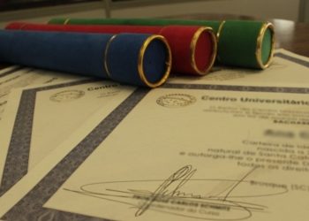 Polícia Civil prende suspeito de vender diplomas universitários falsos em Natal