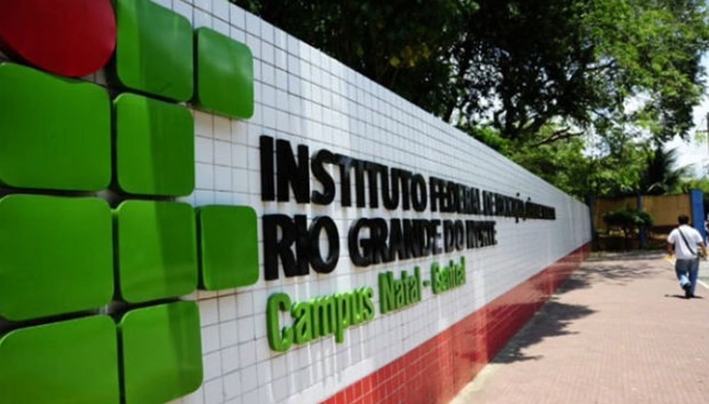 Justiça afasta reitor temporário do IFRN e determina posse de candidato que venceu eleição