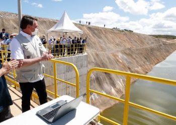 Chegada das águas: Governo aciona comporta do Eixo Norte da Integração do São Francisco