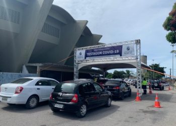 Mais de 1.400 pessoas são atendidas no 1º dia de testagem Covid-19 no Nélio Dias