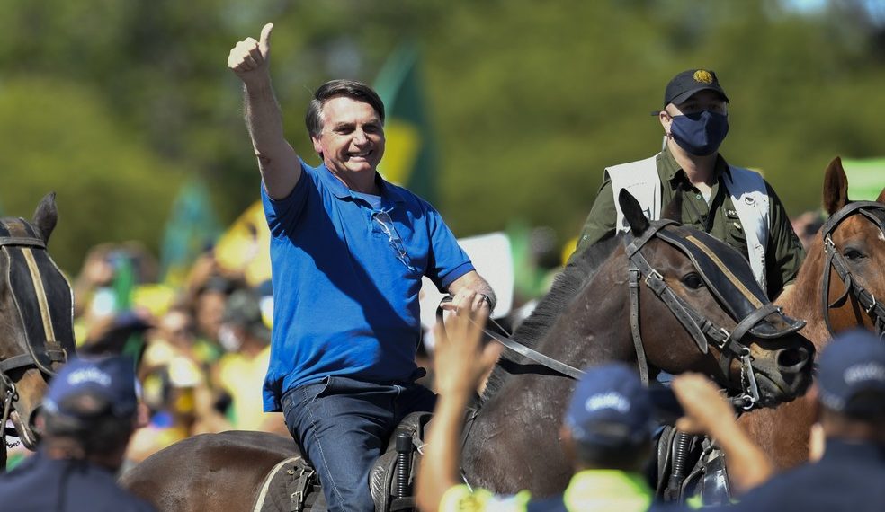 Acabou a palhaçada: Justiça Federal obriga Bolsonaro a usar máscara em espaços públicos