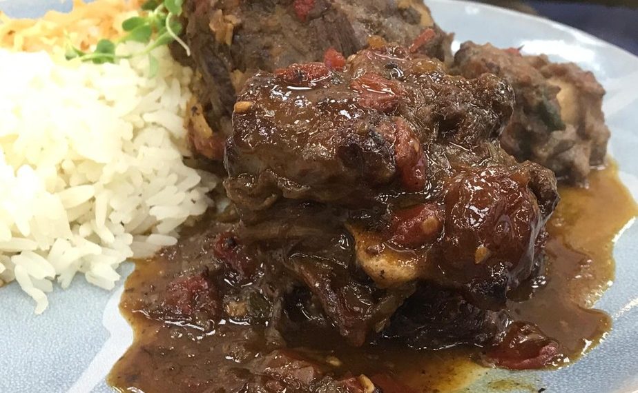 Almoço de domingo: rabada com macaxeira