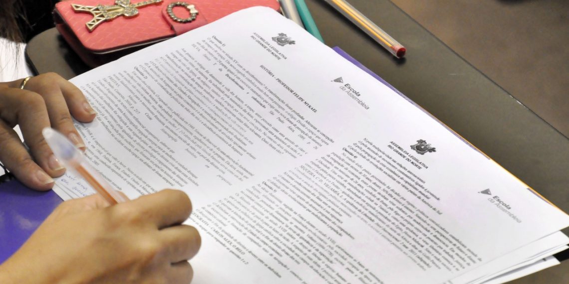 Assembleia firma parceria com UFRN para 3 vagas de mestrado em Gestão Pública