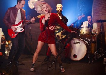 Leela apresenta o novo single “Lost in You”, numa vibração intrínseca e intensa