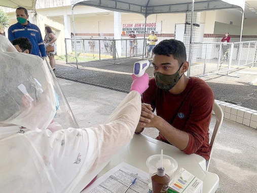 Primeiro dia do Centro Covid-19 na zona Oeste atende 208 pacientes