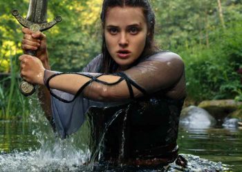 “Cursed – A Lenda do Lago” chega ao catálogo da Netflix em julho, trazendo uma releitura da lenda do rei Arthur