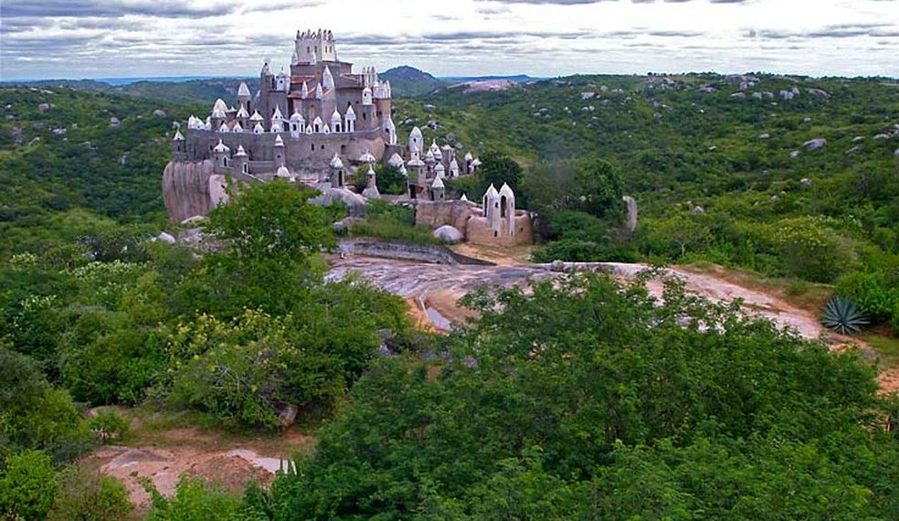 Morre Zé dos Montes, aposentado que construiu castelo por 36 anos em Sítio Novo, no Agreste do RN