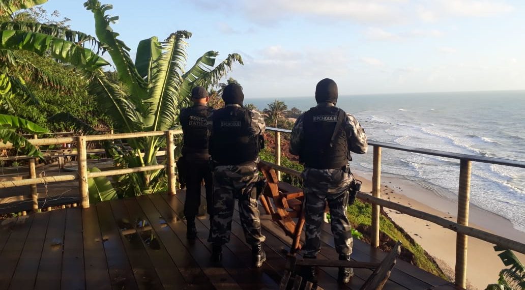 Operação do MPRN combate atuação de narcomilícia em Pipa e Sibaúma