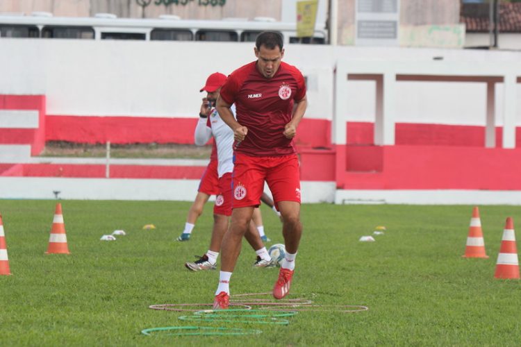 Rogerinho e Adriano Alves não são mais jogadores do América