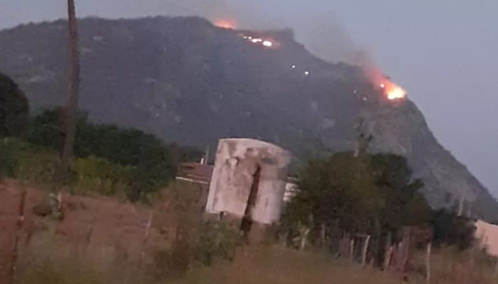 Focos de incêndio são controlados na Serra da Capelinha, em Parelhas
