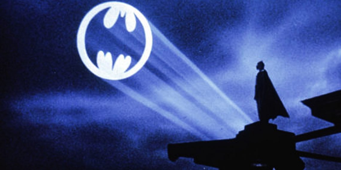 André Azenha apresenta seu novo livro “Batman: A Série Animada: Uma Revolução dos Heróis na TV”