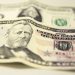 Influenciado por exterior, dólar tem maior queda em três meses