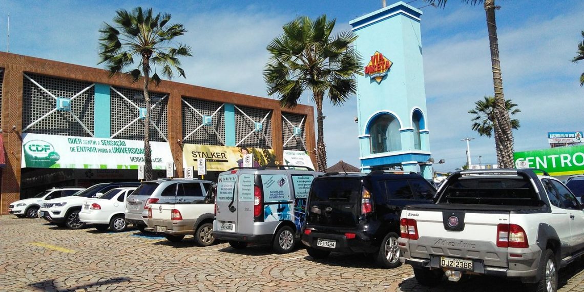 Justiça concede liminar a shopping para cobrança de estacionamento sem mínimo de 30 minutos