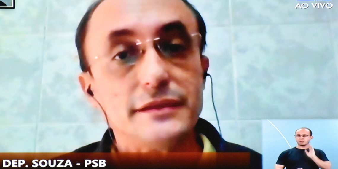 Souza solicita ao Estado revisão do decreto que tornou Área de Preservação Ambiental a região litorânea de Porto do Mangue