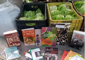 Fome de conhecimento: editora do MST quer distribuir livros em cestas básicas