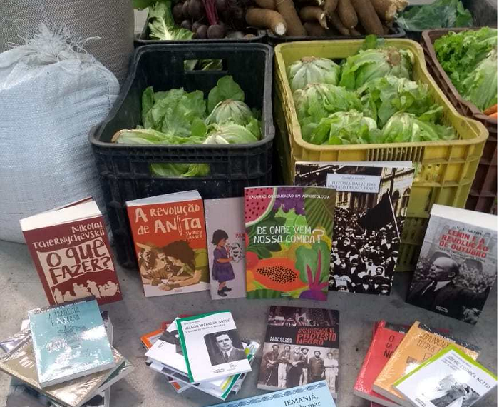Fome de conhecimento: editora do MST quer distribuir livros em cestas básicas