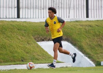 ABC negocia o lateral Reginaldo