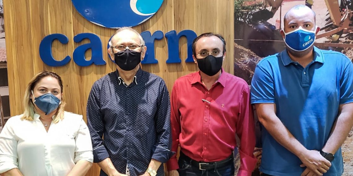 Souza e a prefeita eleita de Grossos cobram da Caern a entrega do novo poço