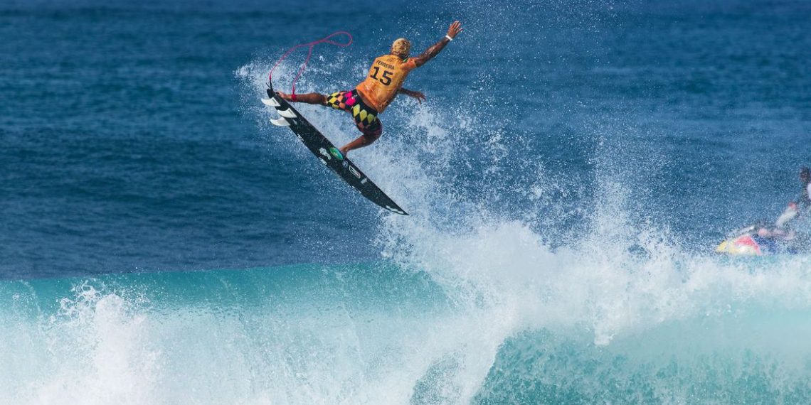 Surfe: potiguar Ítalo Ferreira chega às oitavas do ‘Billabong Pipe Masters’