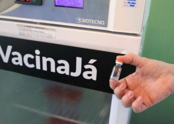 Governo confirma que iniciará a vacinação contra a Covid-19 ainda nesta segunda (18)