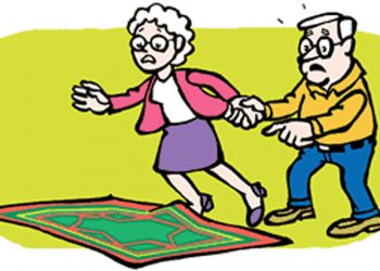 Cartilha orienta sobre prevenção de quedas em idosos