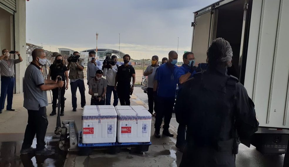 Rio Grande do Norte recebe carregamento com 31,5 mil doses da vacina de Oxford contra Covid-19