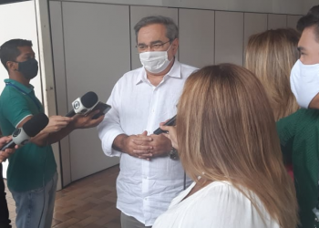 Furando a fila? Prefeito Álvaro Dias aproveita que é médico e será 1.º a tomar vacina em Natal: “vou dar o exemplo”