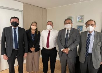 Em audiência com ministro, prefeito confirma novo lote de vacinas para Natal