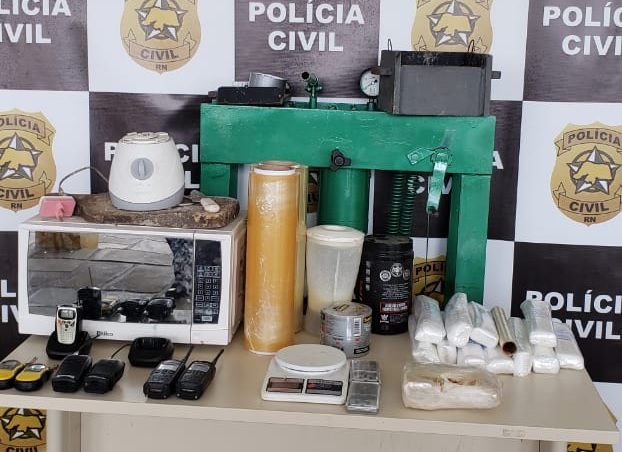 Polícia Civil desativa laboratório de drogas no Paço da Pátria