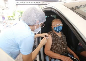 Prefeitura do Natal inicia vacinação dos idosos de 69 anos