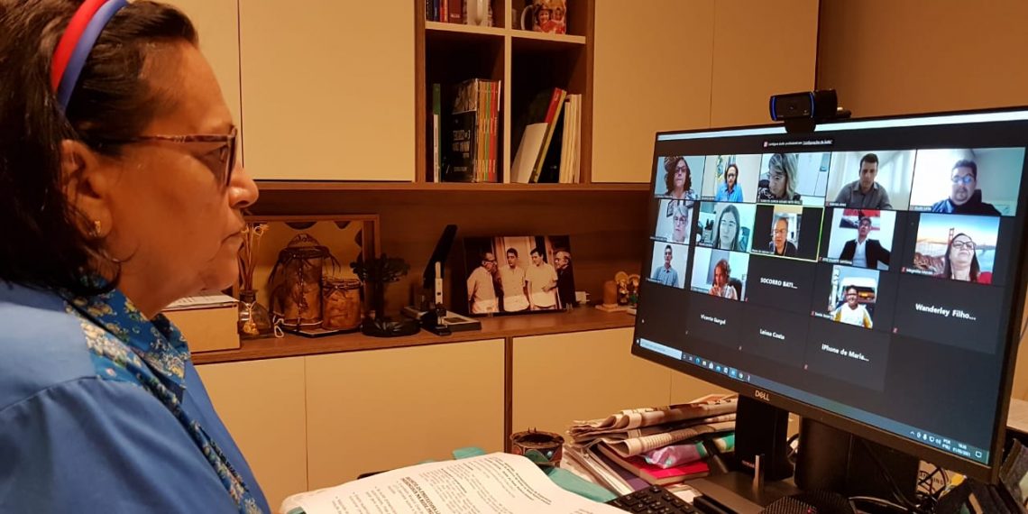 Governo discute preparação de escolas para o retorno das aulas presenciais