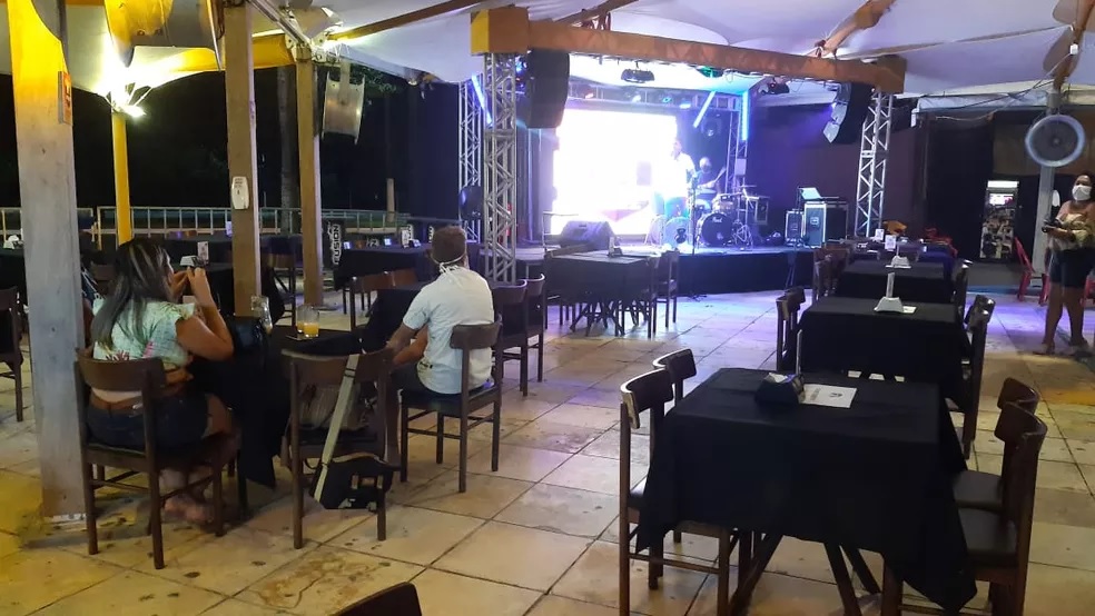 Em novo decreto, prefeito de Natal permite funcionamento de bares e restaurantes até 21h