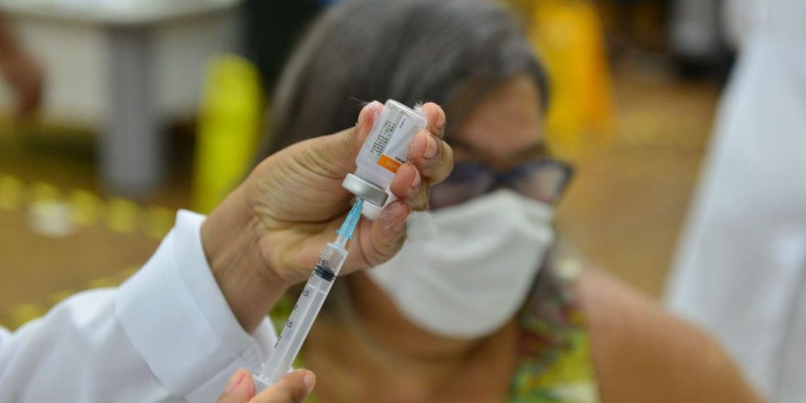 Covid-19: pessoas com comorbidades serão imunizadas a partir de maio