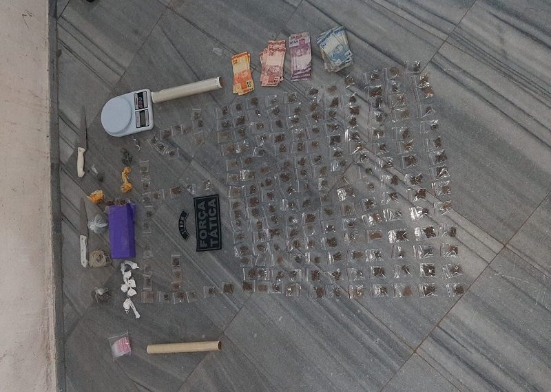 PM desarticula ponto de venda de drogas no bairro de Santos Reis