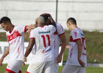 América vence o Santa Cruz e assume liderança provisória da Copa RN