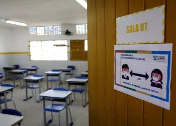 Secretaria de Saúde do RN prevê começar a vacinar professores contra Covid-19 em 24 de maio