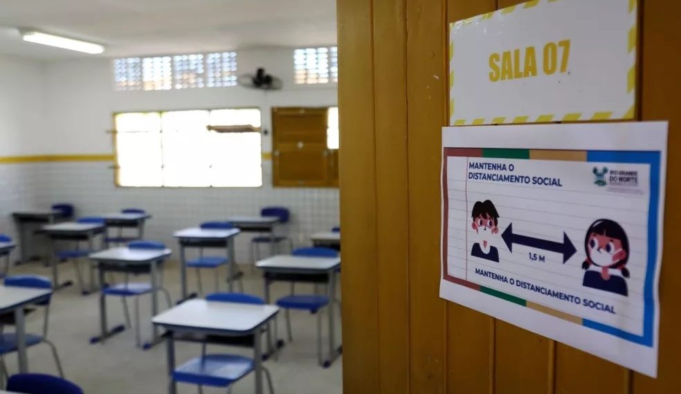 Secretaria de Saúde do RN prevê começar a vacinar professores contra Covid-19 em 24 de maio