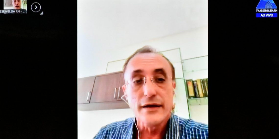 Souza reivindica sanção de projeto que beneficia pais de pessoas com deficiência