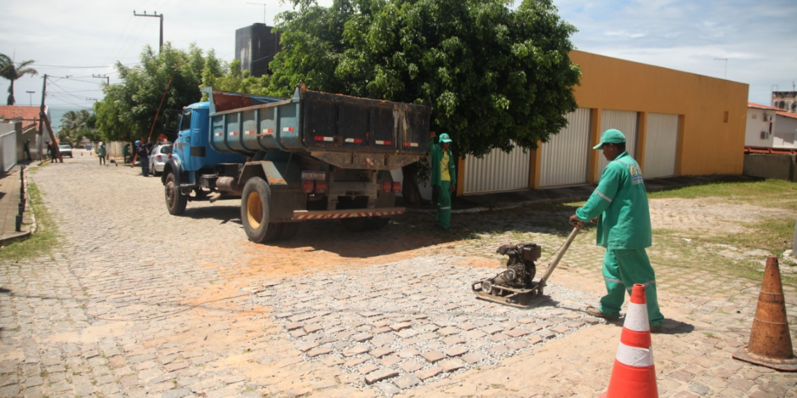 Parnamirim: Semop segue no litoral com serviços de manutenção de calçamento