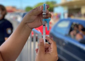 Natal começa vacinação de pessoas com 37 anos ou mais contra Covid nesta segunda (12)