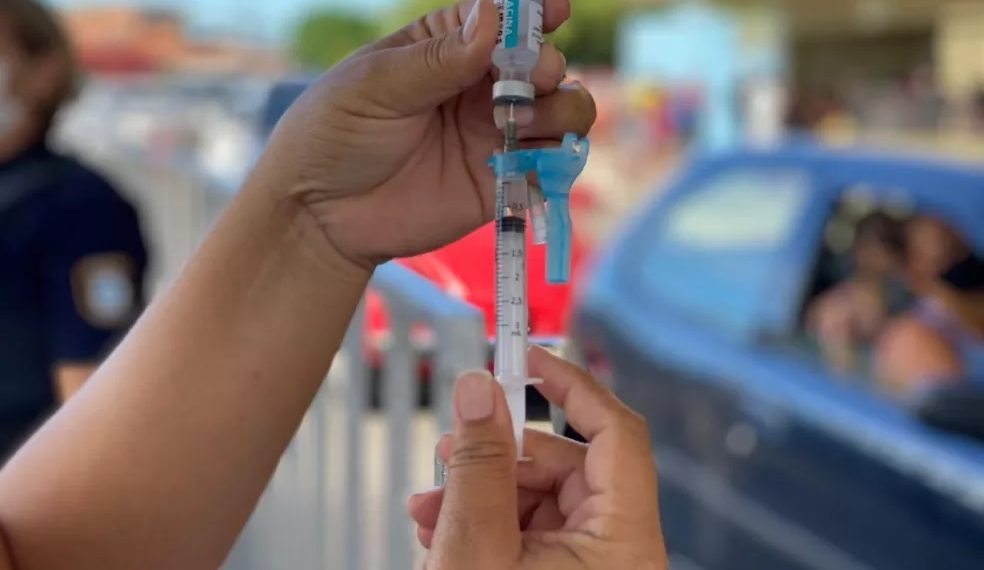 Natal começa vacinação de pessoas com 37 anos ou mais contra Covid nesta segunda (12)