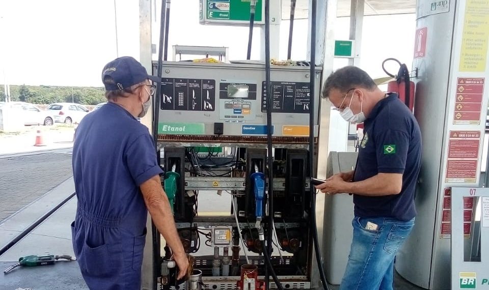 IPEM/RN fiscaliza balanças e bicos de combustível no Aeroporto de Natal