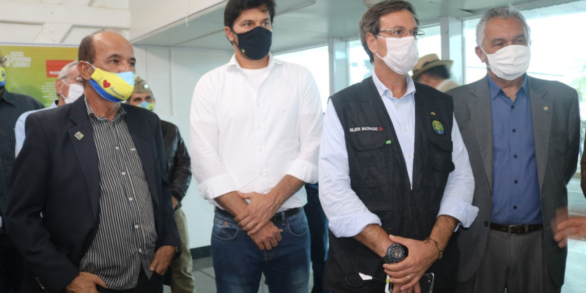 Ministros do Turismo e das Comunicações visitam Centro Cultural Trampolim da Vitória