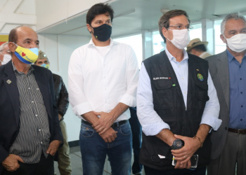 Ministros do Turismo e das Comunicações visitam Centro Cultural Trampolim da Vitória