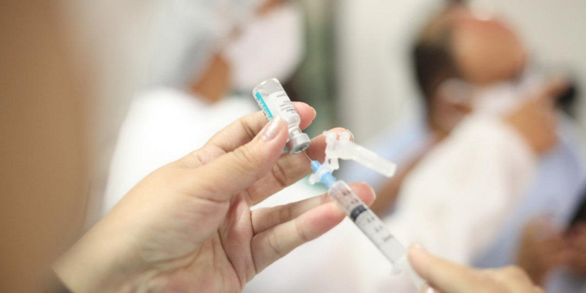 Covid-19: Parnamirim recebe 6.120 doses da Oxford/Astrazeneca e 2.400 doses de Coronavac