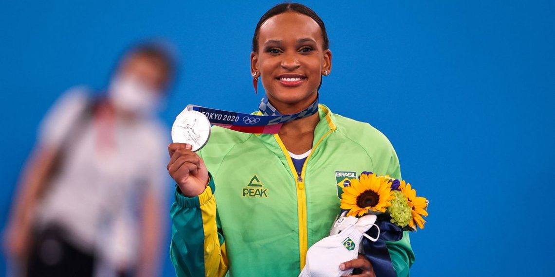 Rebeca Andrade fatura prata, 1ª medalha na ginástica feminina do país