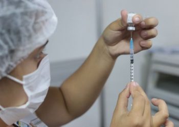 Natal amplia público em vacinação com a D2 da Pfizer e Oxford
