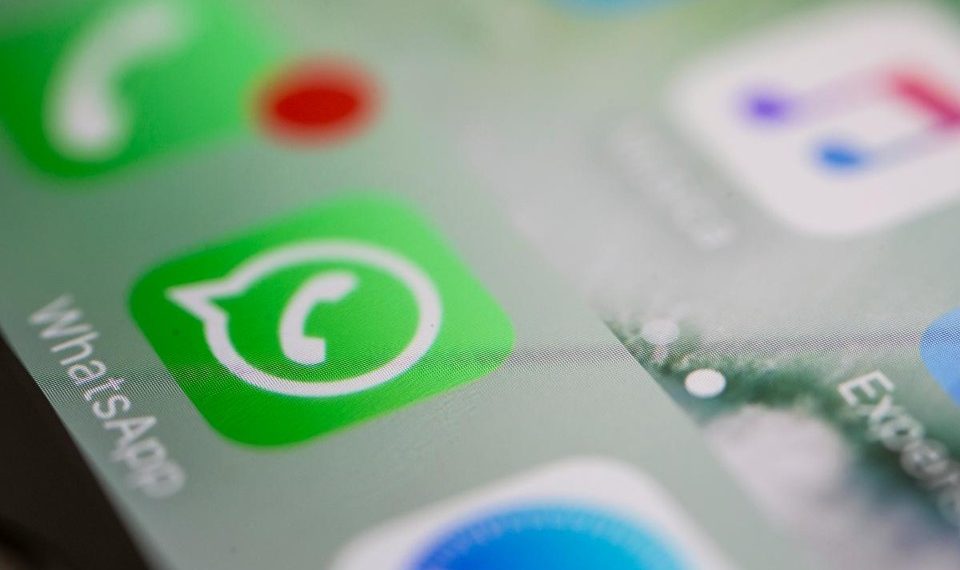 Compartilhamento de conteúdo ofensivo em grupo de WhatsApp gera condenação