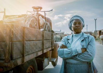 “Uma Mulher Contra Um País” – Um drama real de coragem, luta e dor de uma mãe que encara arduamente o regime do Apartheid