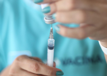 Parnamirim amplia imunização para população 28+ e industriários 26+